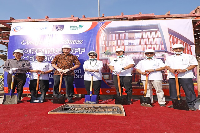 Universitas Esa Unggul Topping Off di Kampus Kota Harapan Indah